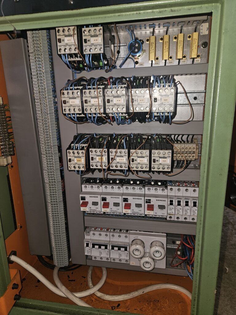 Naprawy elektryczne maszyn przemysłowych – przegląd
