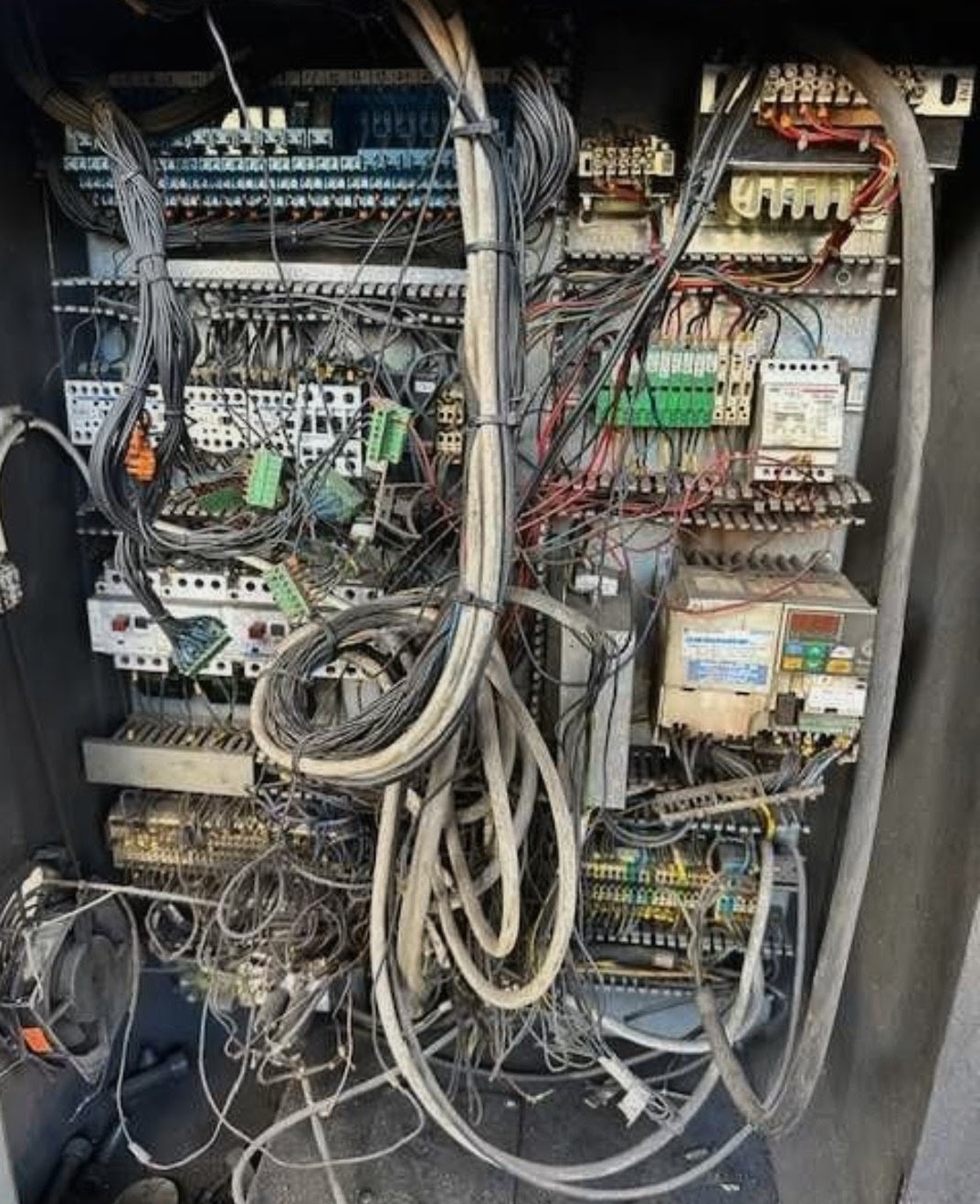 Naprawy elektryczne maszyn przemysłowych – diagnostyka instalacji
